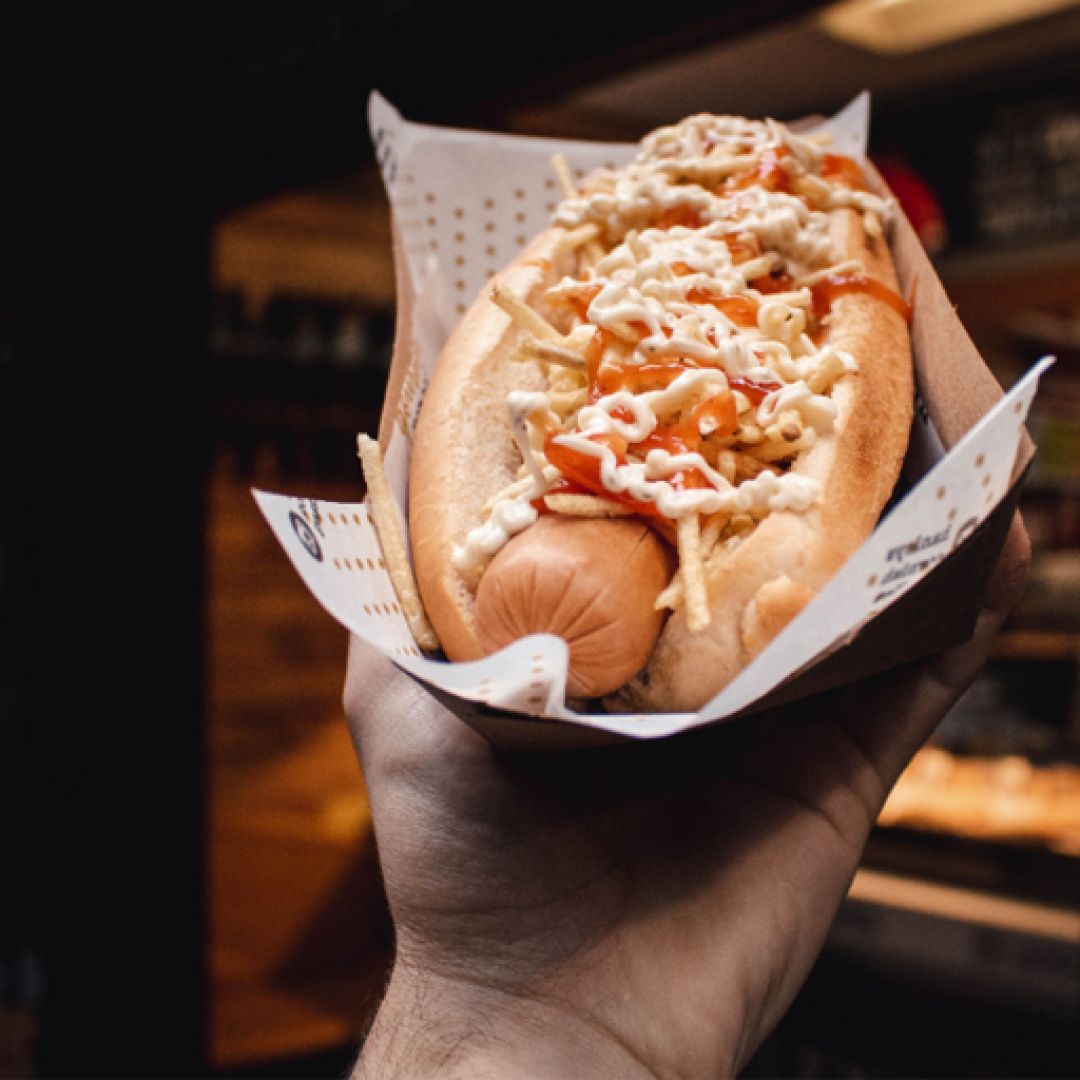 hot-dogs-with-toppings-18